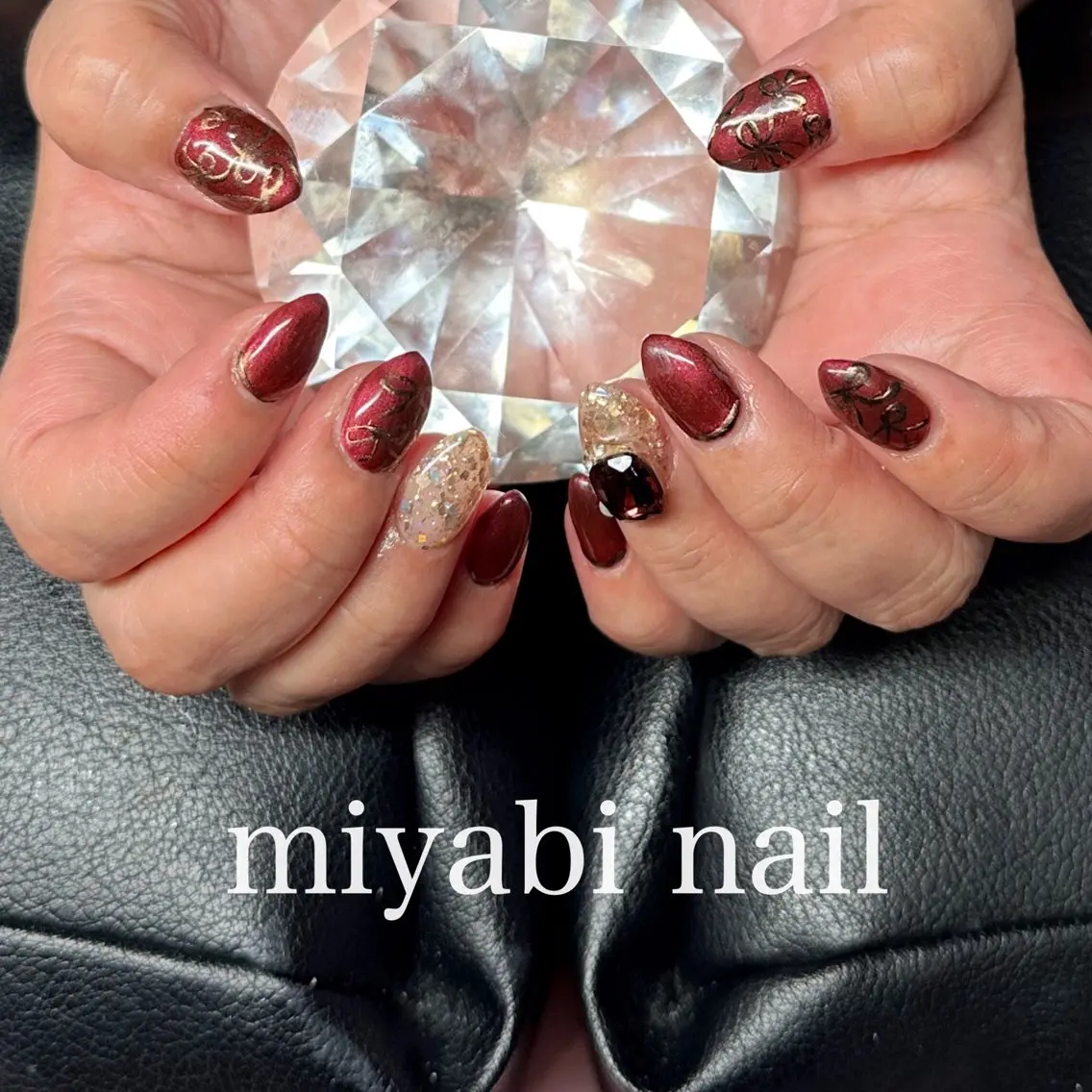 ネイル アートネイル オーロラネイル ボルドー ジェルネイル ゴールド ハンドネイル miyabi nail 桂川駅近くのネイルデザイン