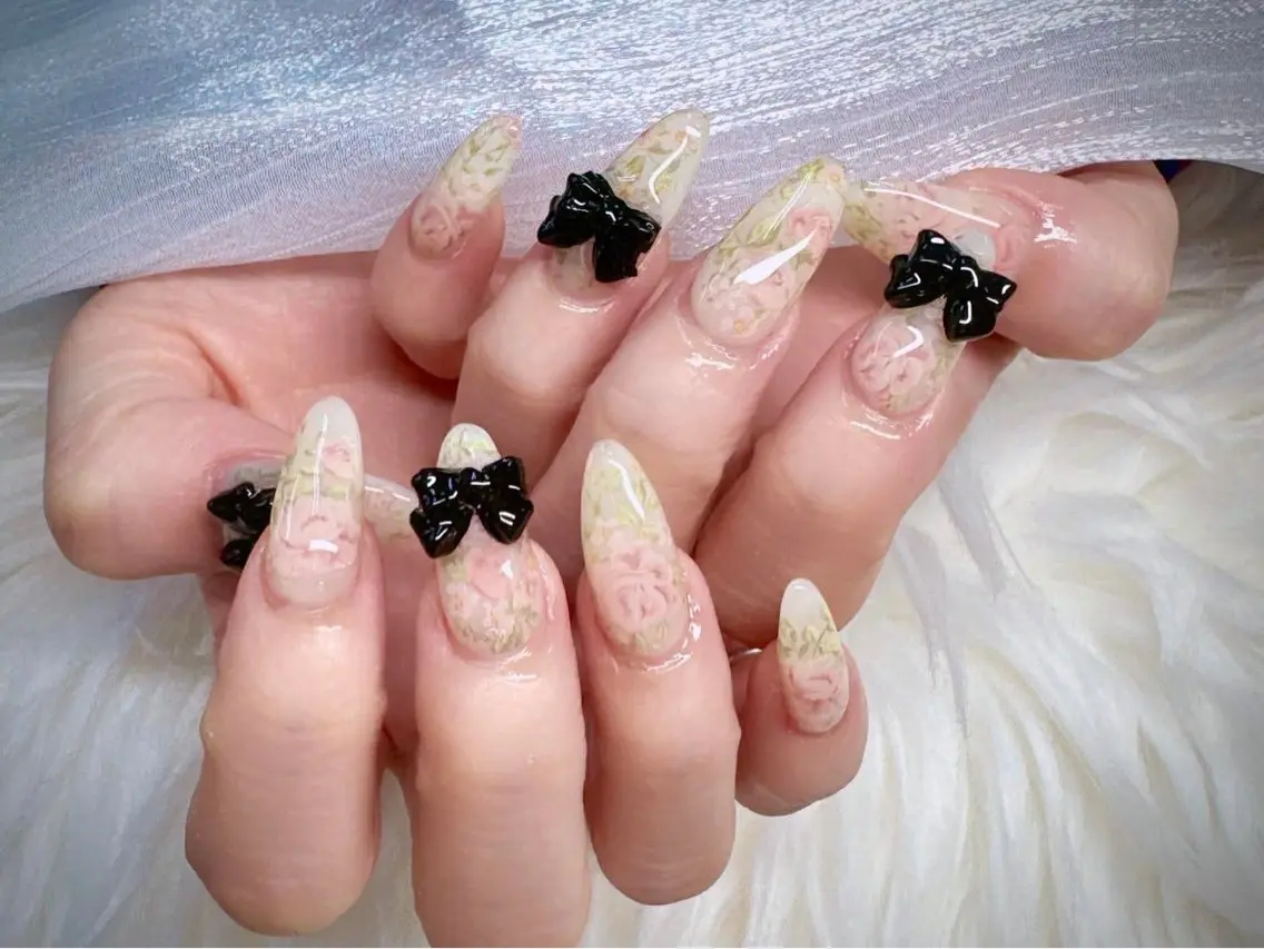 ネイル 桜ネイル フレンチネイル グラデーション 韓国ネイル マグネットネイル ハンドネイル Squen Nail shinjukuのネイルデザイン