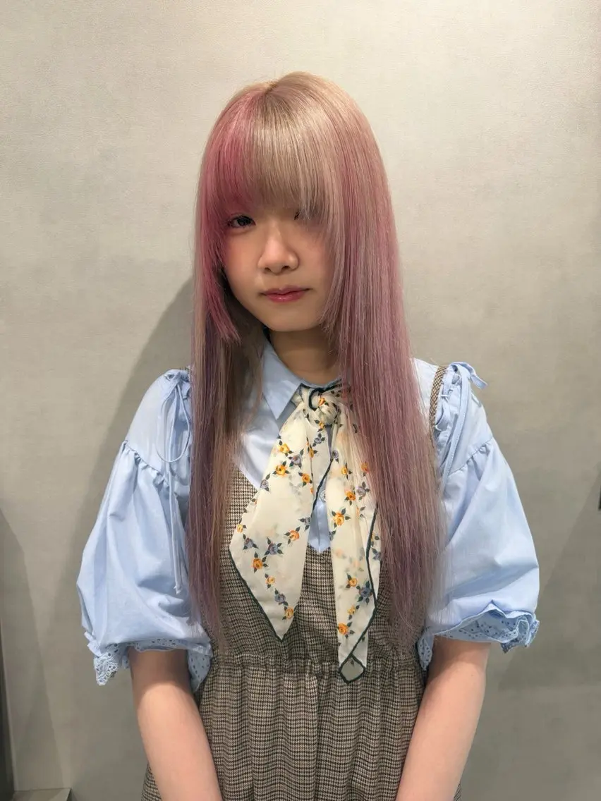 セミロング ヘアカラー デザイン🥇複雑履歴 ハイトーン特化のヘアスタイル