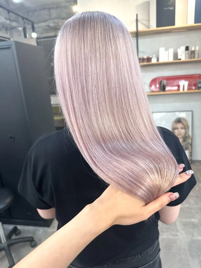 ロング カラー ハイトーン カラーのヘアスタイル