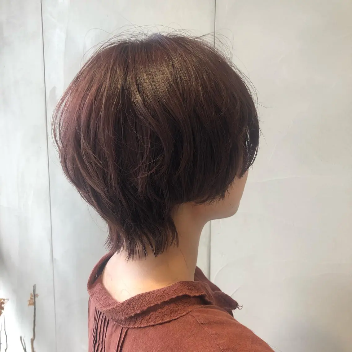 ショート カラー カット ヘアカラー トリートメント 荒木 依莉亜のヘアスタイル