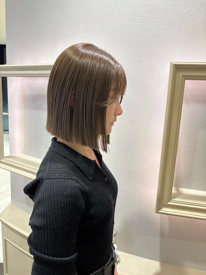 ショート カラー 切りっぱなしボブ ベージュカラー ブリーチ 透明感カラー ダブルカラー カット ヘアカラー トリートメント サソウ ユリエ🥥のヘアスタイル
