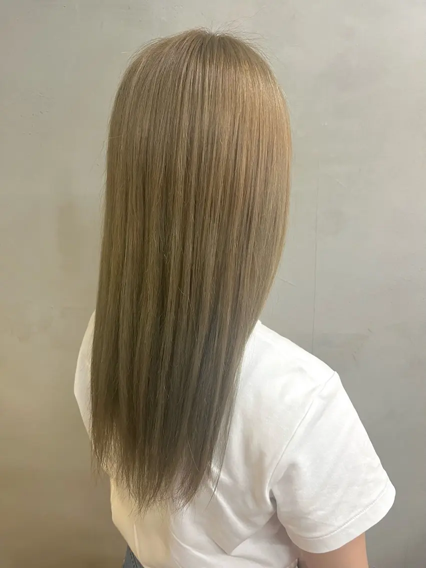 ロング カラー ベージュカラー ブリーチ インナーカラー カット ヘアカラー ⭐️ airi⭐️のヘアスタイル