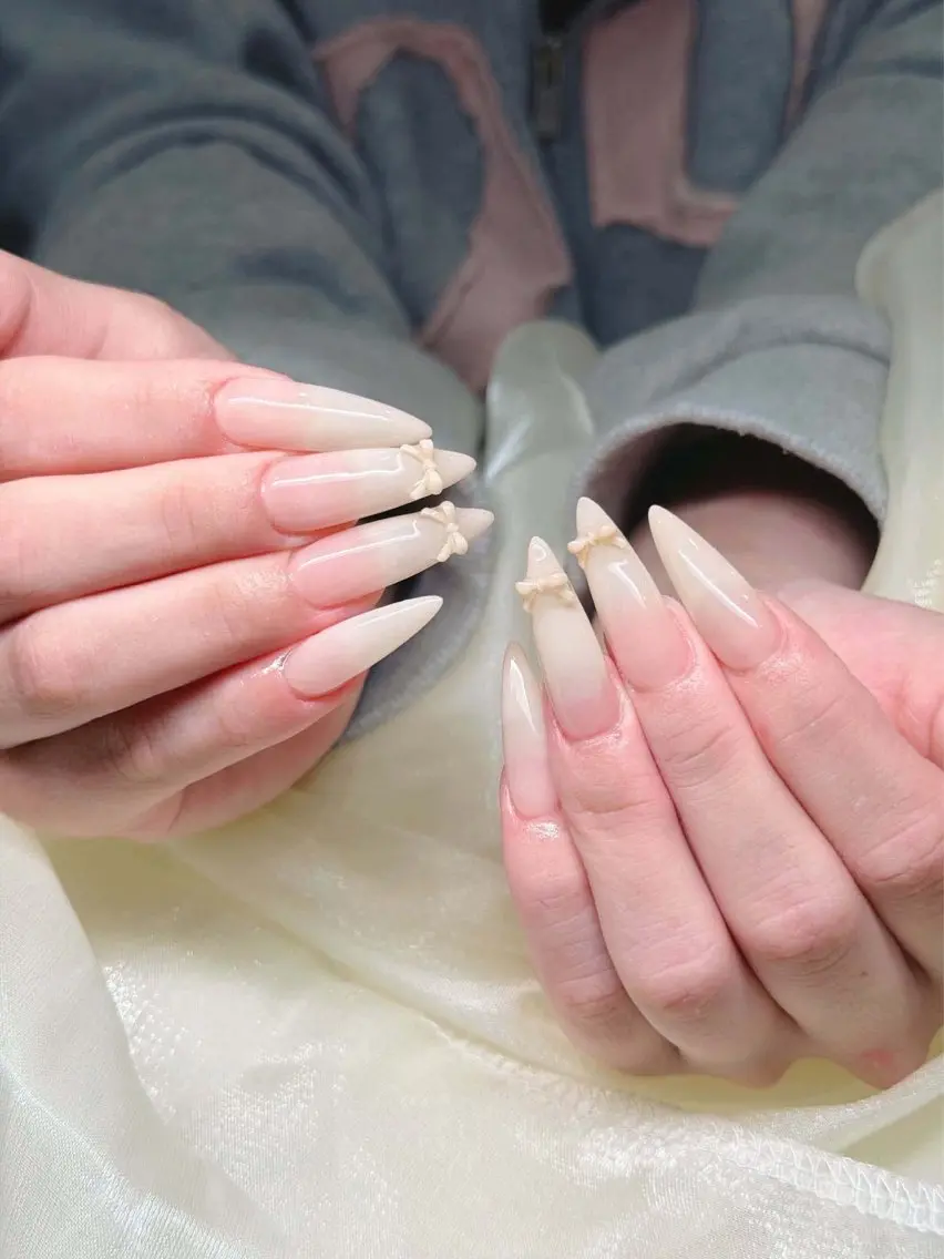 ネイル オーロラネイル ブルー チークネイル 長さ出し フットネイル ハンドネイル Kaki ちゃんのネイルデザイン