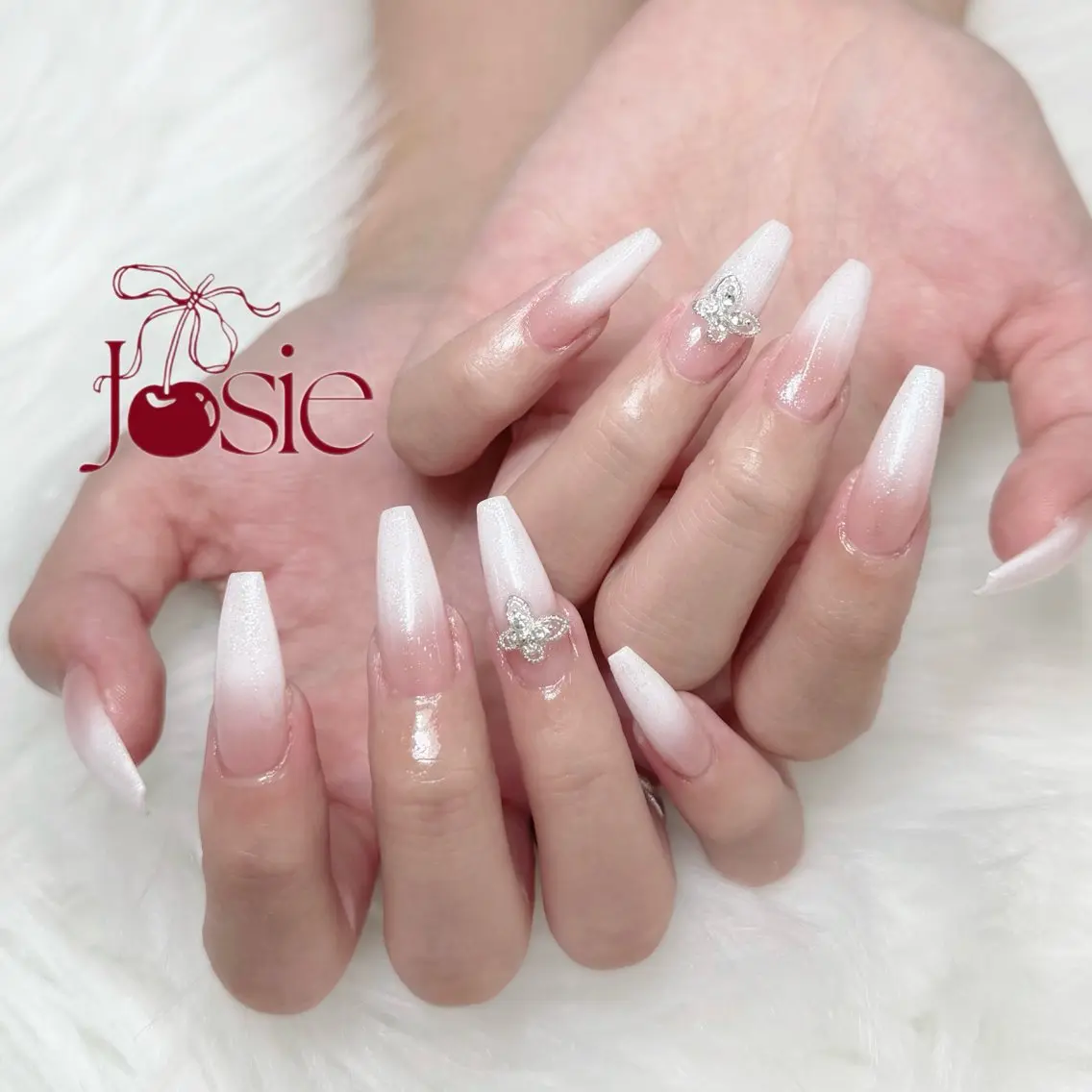 ネイル キラキラネイル 韓国ネイル ロングネイル ワンホンネイル ハンドネイル Josie nail salonのネイルデザイン