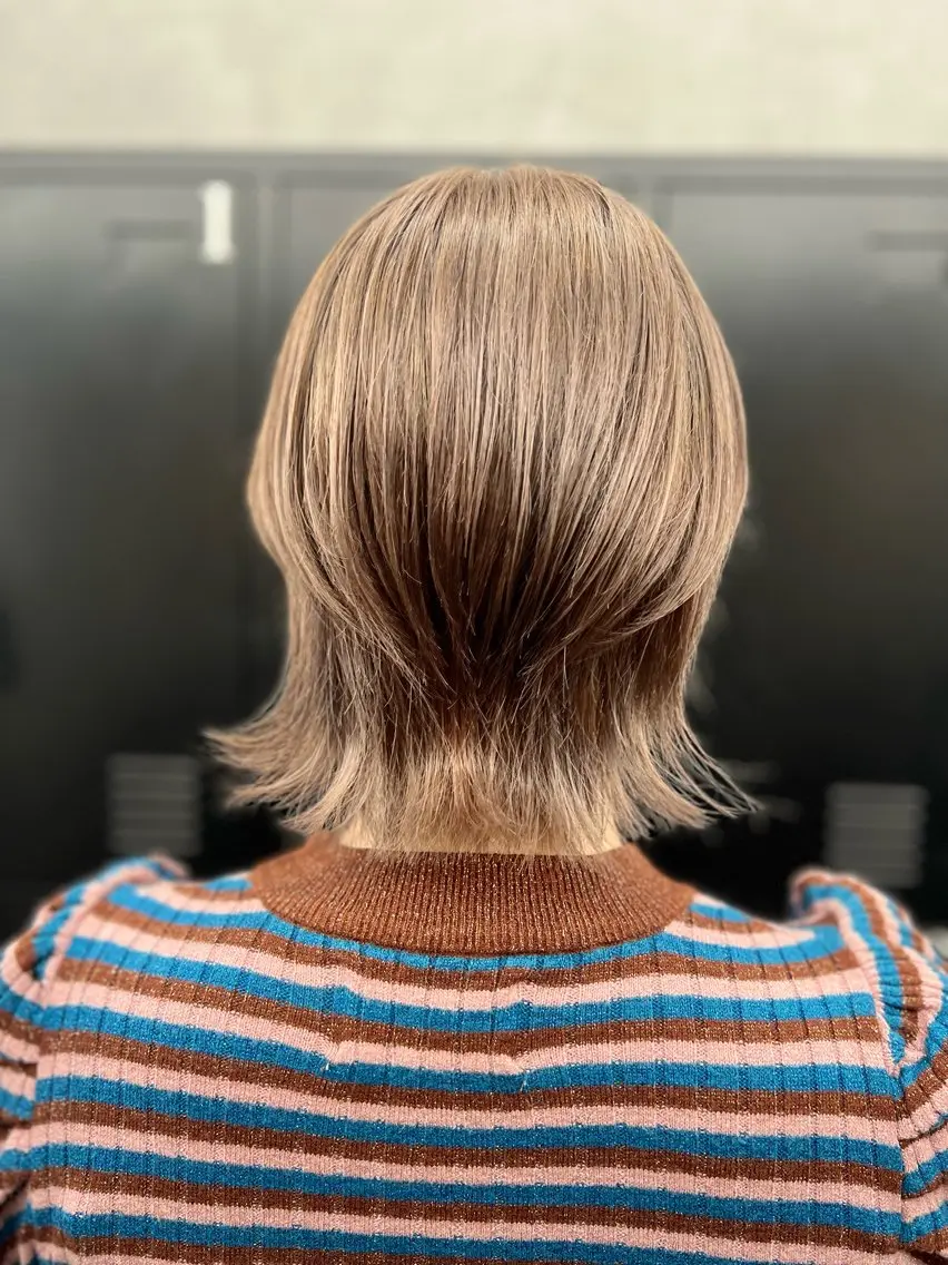 ミディアム カラー ベージュカラー ミルクティーベージュ ウルフカット カット ヘアカラー 透明感カラー特化🫧 🦋栗原🦋のヘアスタイル