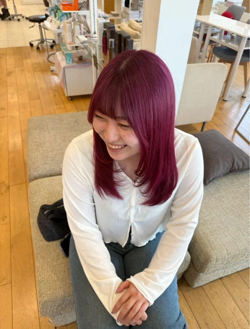 セミロング カラー ブリーチ ピンクカラー 中島 紗來のヘアスタイル