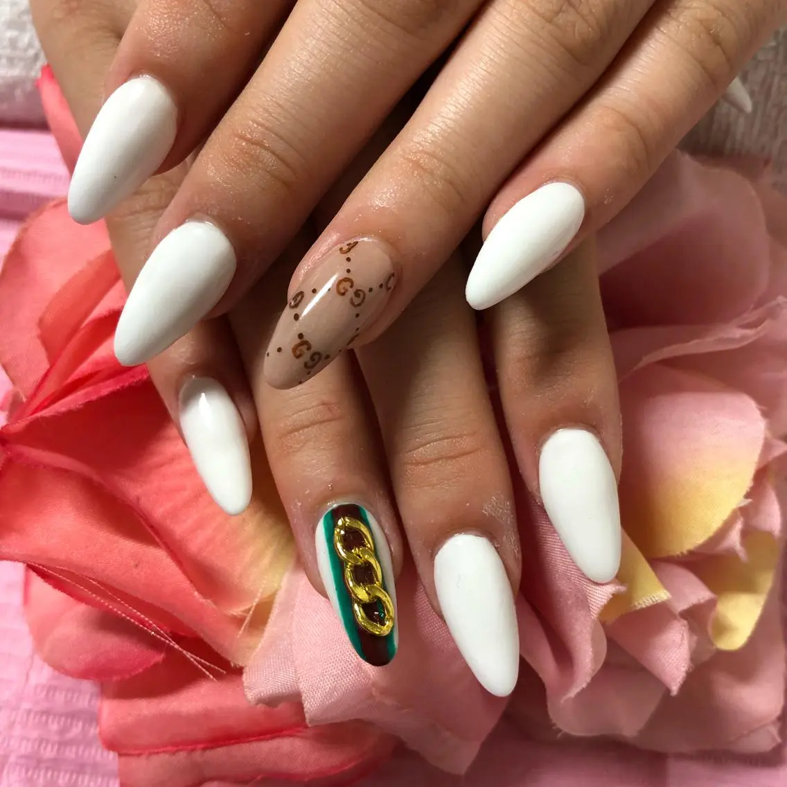 ミディアム ネイル アートネイル ハンドネイル 《LB》ラブリエ Nail&eyeのマツエク・マツパデザイン