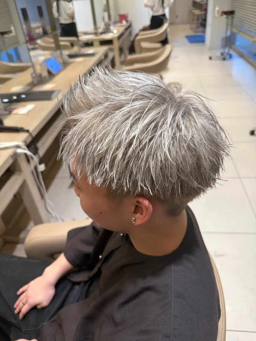 カラー メンズ メンズブリーチ ブリーチ ヘアカラー 当日予約大歓迎‼️ メンズ特化鈴木大翔のヘアスタイル
