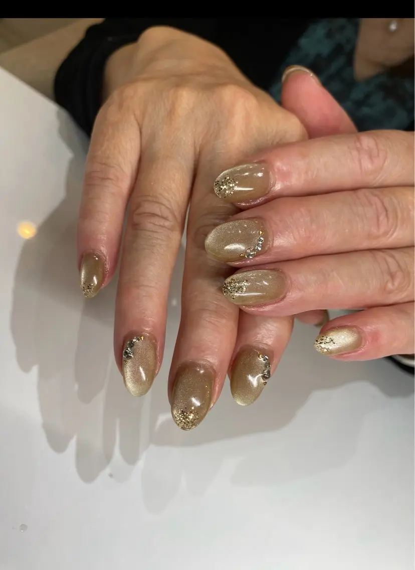 ネイル マグネットネイル オフィスネイル ストーンネイル ✨AiNail💅 ✨高幡不動NEW ✨のネイルデザイン