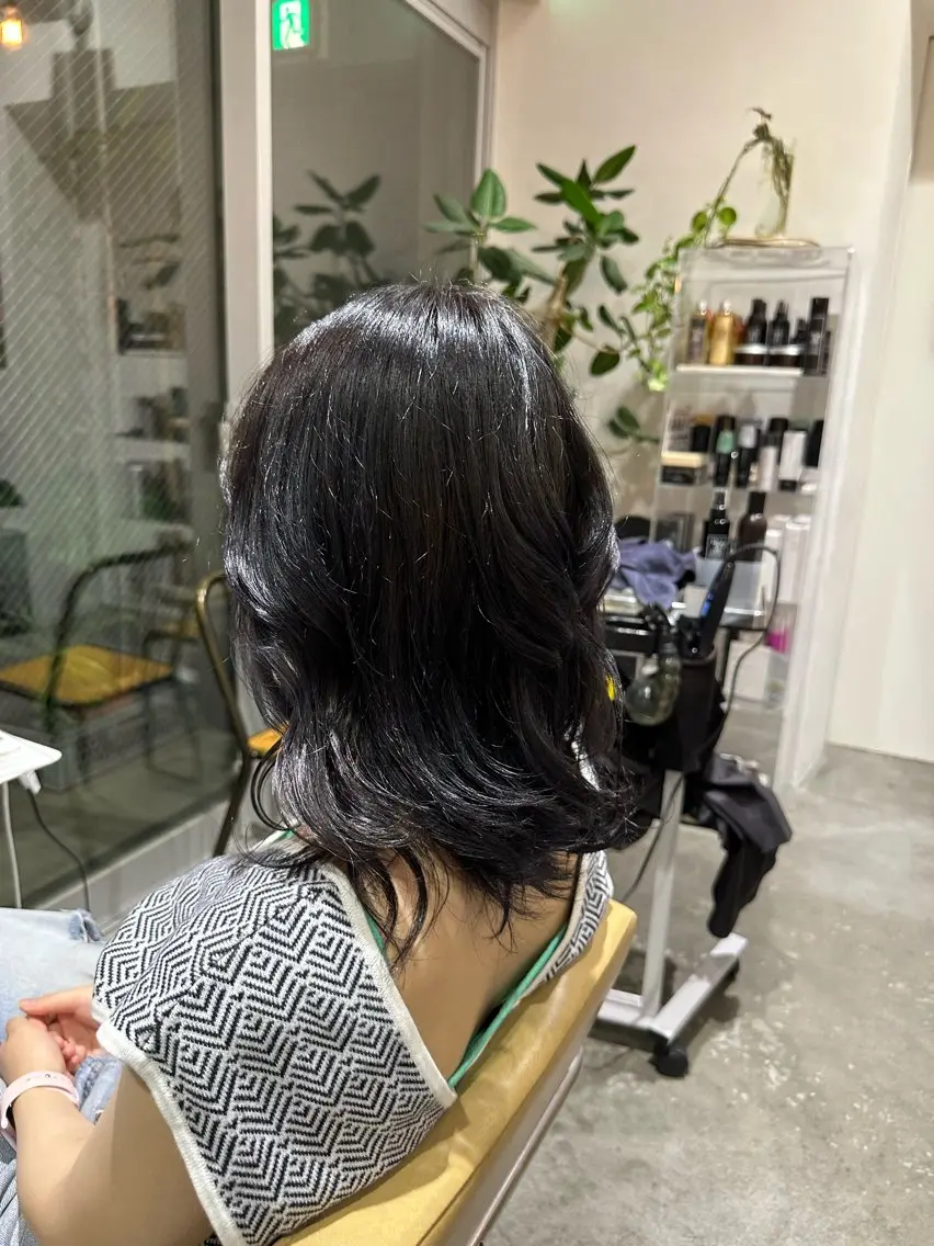 ミディアム カラー 黒髪 ブルーカラー ブルーブラック 恵比寿/髪質改善/ レイヤー/森和輝のヘアスタイル