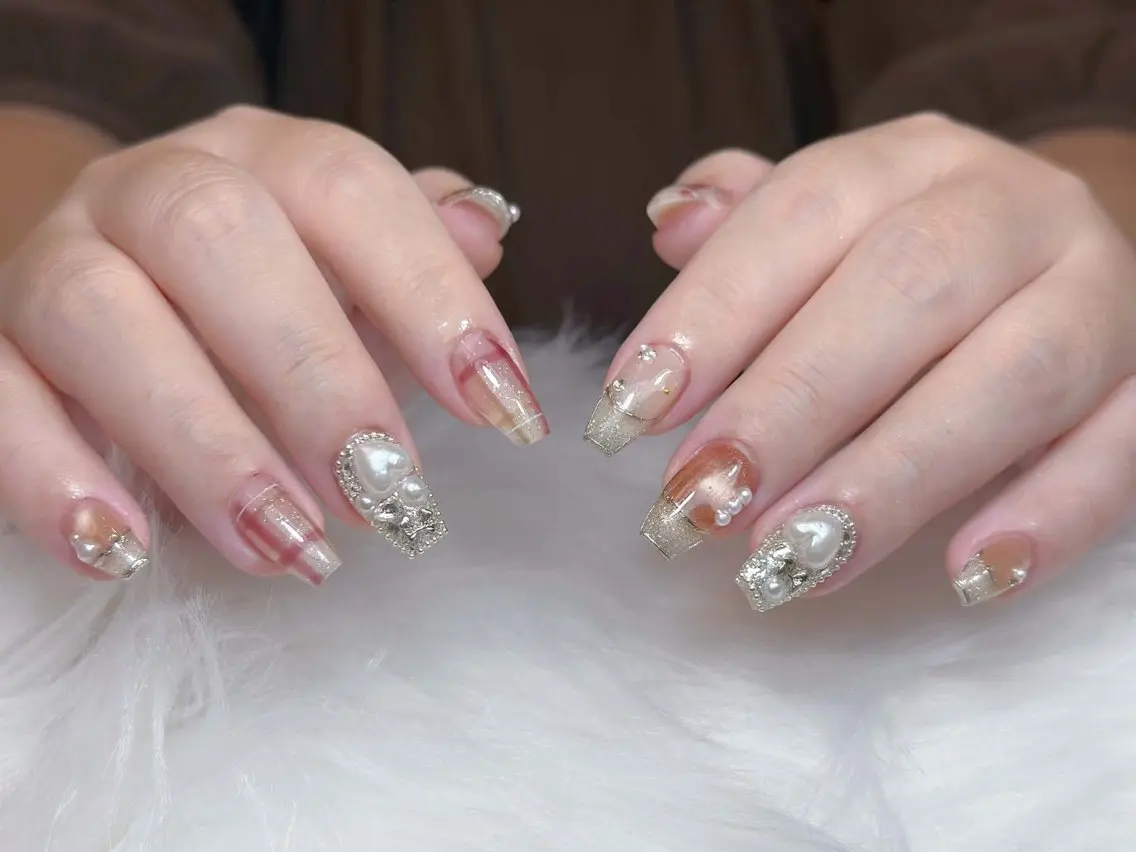 ネイル チークネイル ドット フレンチネイル グラデーション 韓国ネイル ハンドネイル Lisa Nail Salonのネイルデザイン