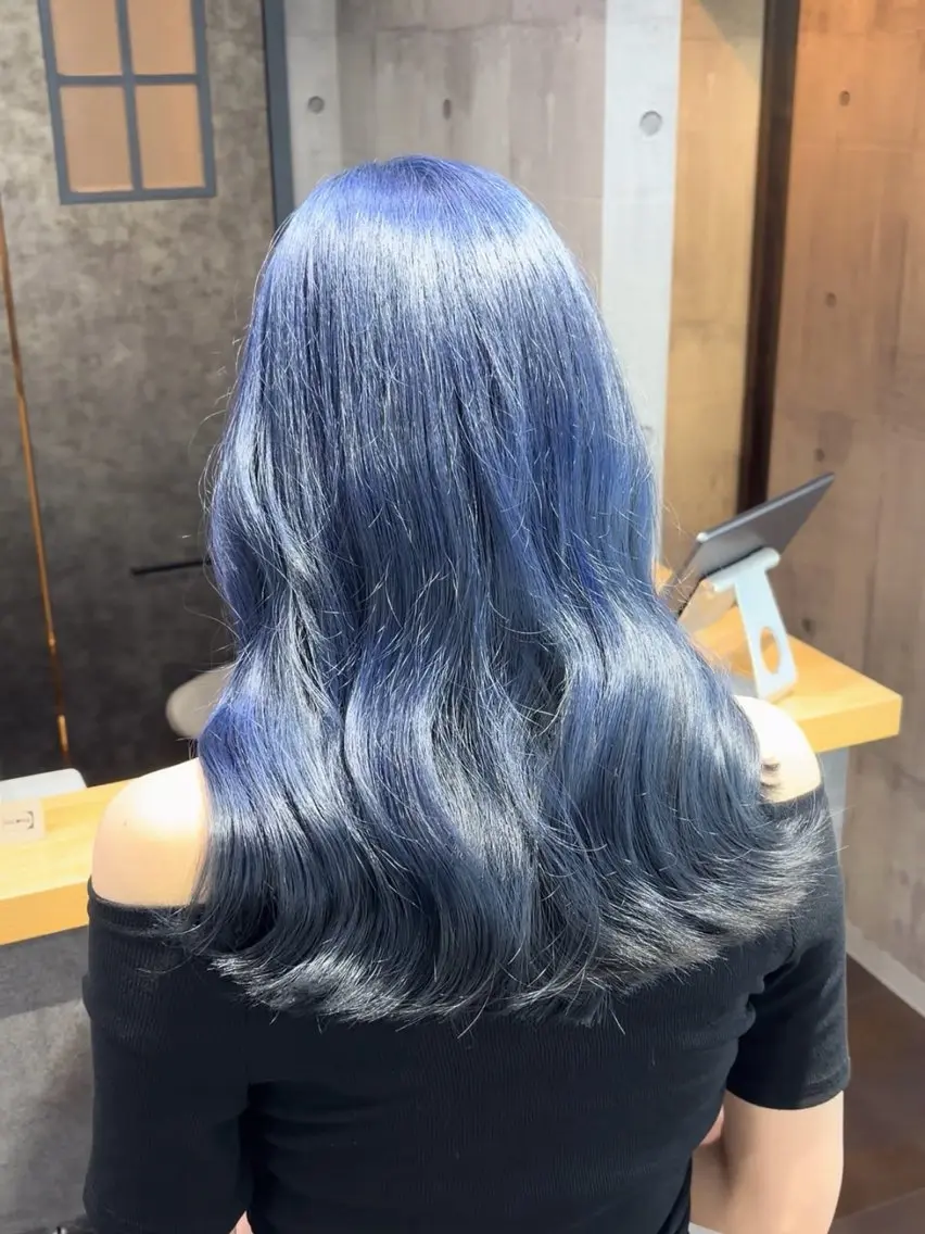 セミロング ヘアカラー 💙透明感カラー推し 🇰🇷ココロ🦋のヘアスタイル