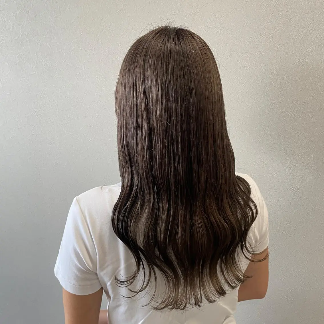 ロング カラー ベージュカラー ブリーチ 透明感カラー ハイトーンカラー 西尾美容室libuR Ryokaのヘアスタイル