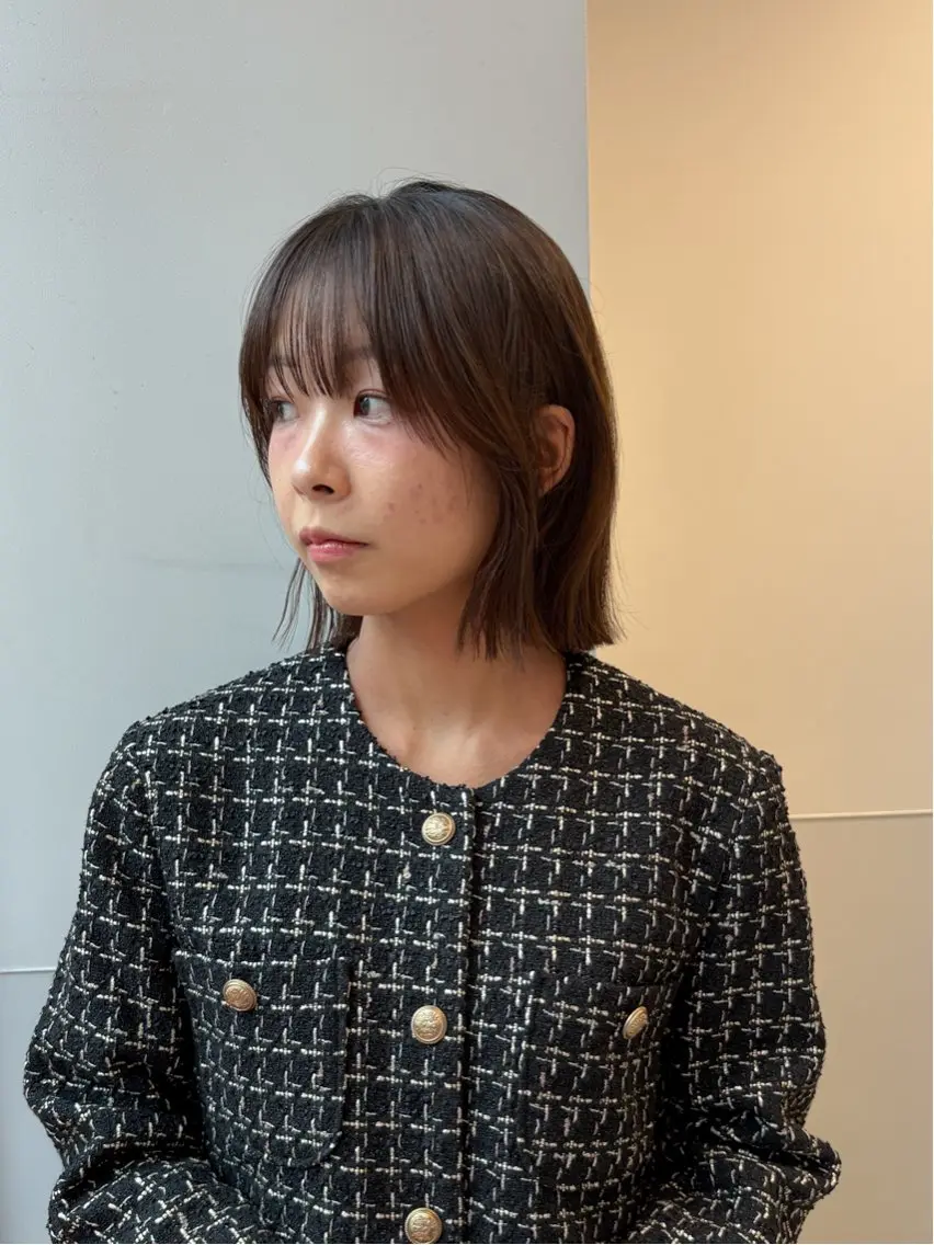 ショート カラー パーマ ヘアアレンジ 切りっぱなしボブ ボブレイヤー ボブ くびれヘア くせ毛 ヘアカラー トリートメント 切りっぱなしヘアボブ ミディアムヘアRYOのヘアスタイル
