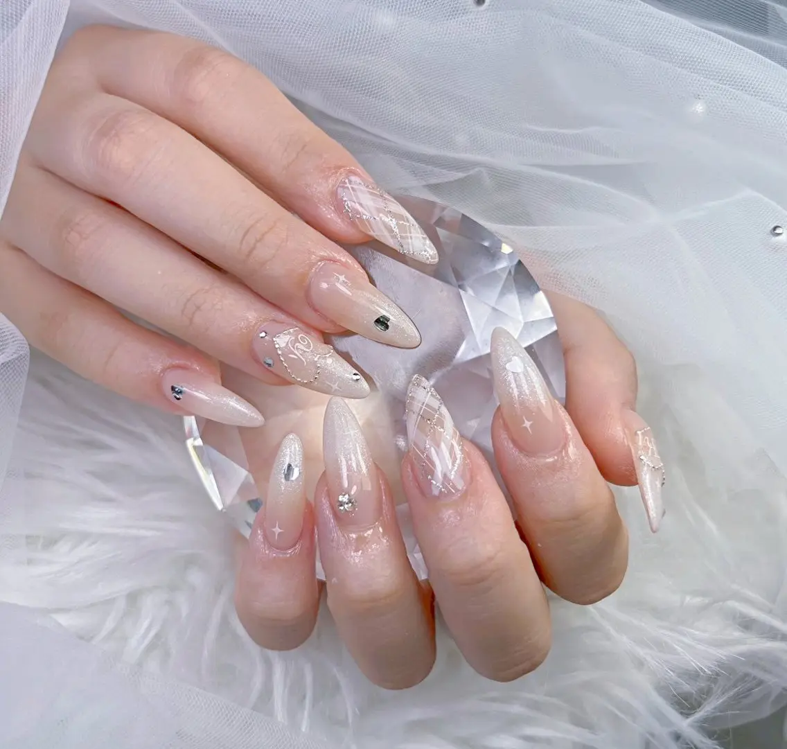 ネイル アートネイル オーロラネイル チークネイル 長さ出し フットネイル Miya _nailのネイルデザイン