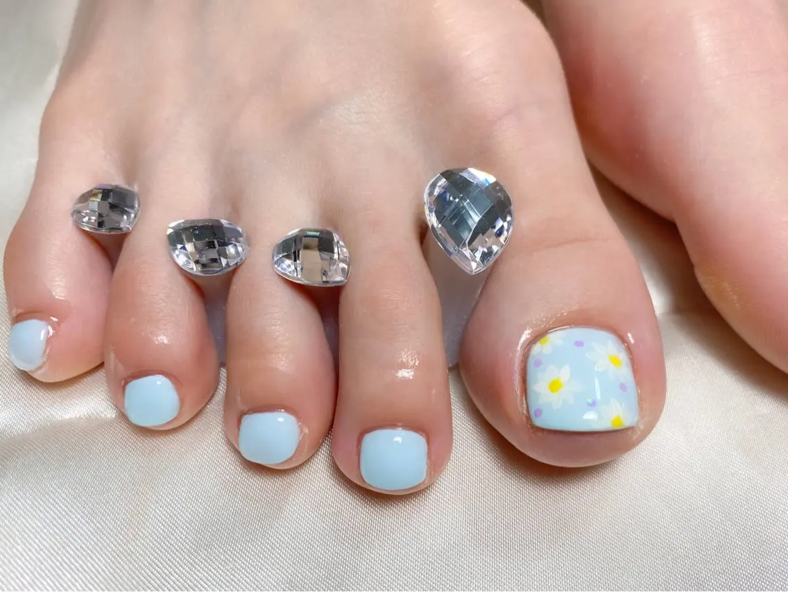 ネイル アートネイル フットネイル フレンチネイル ジェルネイル ガラスフレンチ フットネイル SALON yc.hacciのマツエク・マツパデザイン