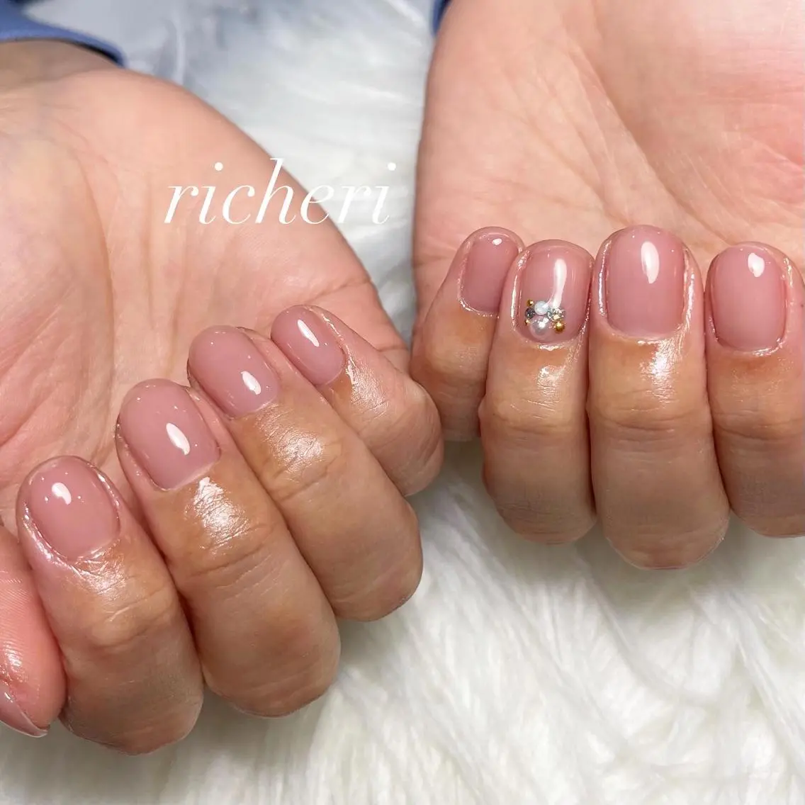 ミディアム ネイル 韓国風ヘア アートネイル フレンチネイル ジェルネイル ガラスフレンチ richeri beautyのエステ・リラクイメージ