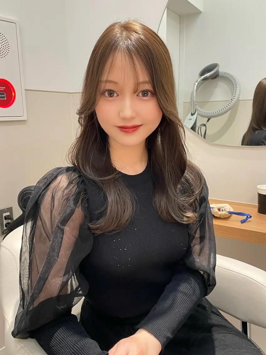 セミロング カラー ベージュカラー ブリーチ 透明感カラー ダブルカラー グレージュ カット ヘアカラー 上品ヘア🤍顔周り/ レイヤー✨/林遼一郎のヘアスタイル