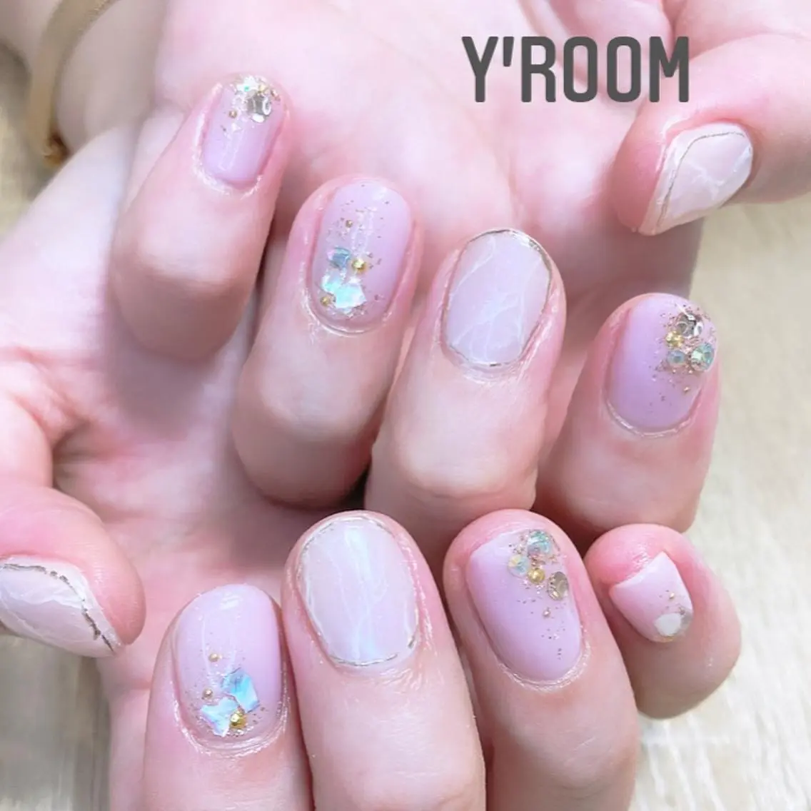 ネイル オーロラネイル フラッシュネイル フットネイル ジェルネイル 氷ネイル・うるうるネイル ハンドネイル YUKA （ネイリスト）のネイルデザイン
