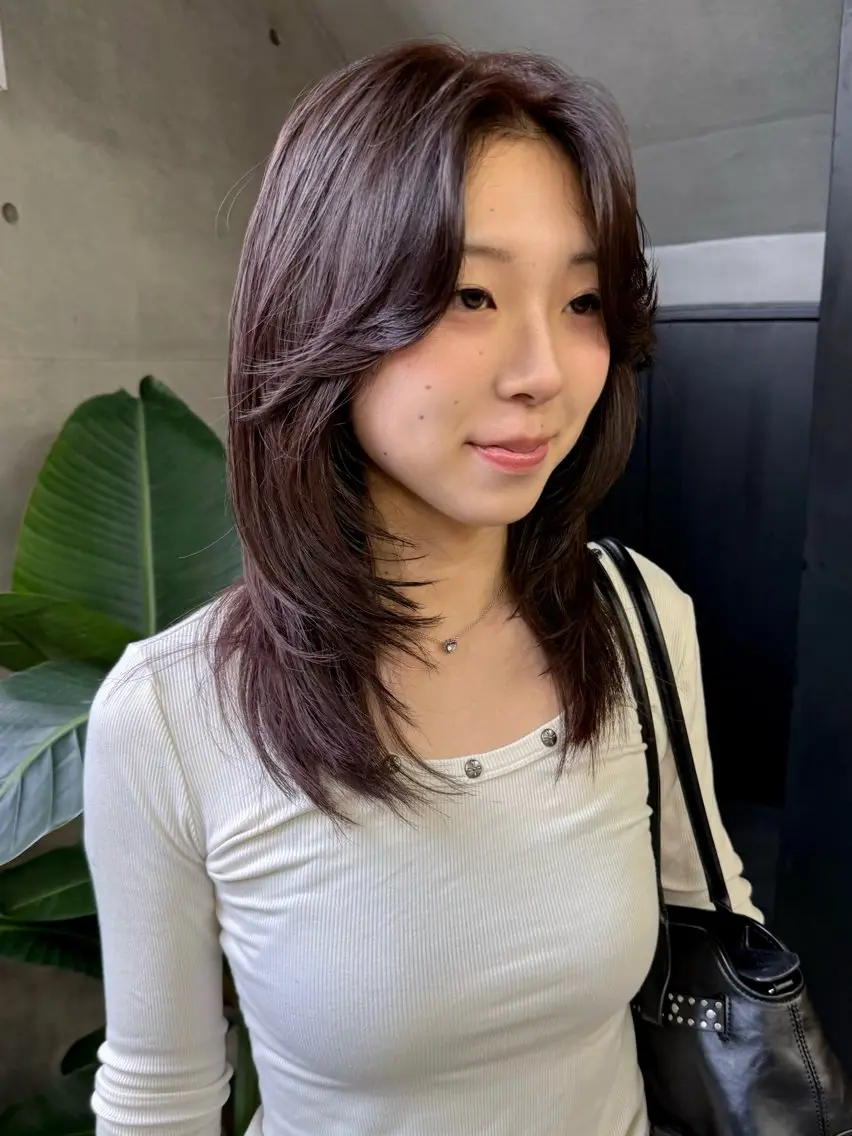 ミディアム ミディアムレイヤー ミディアムパーマ ハイレイヤー レイヤーカット カット ヘアカラー トリートメント レイヤーカット\ウル フ chinatsuのヘアスタイル