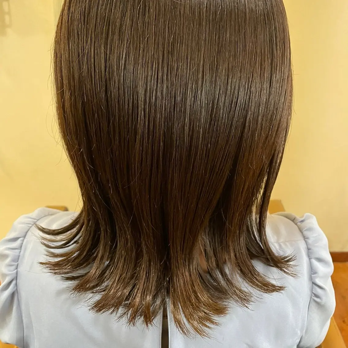 ミディアム カラー 外ハネヘア 城殿 友美のヘアスタイル