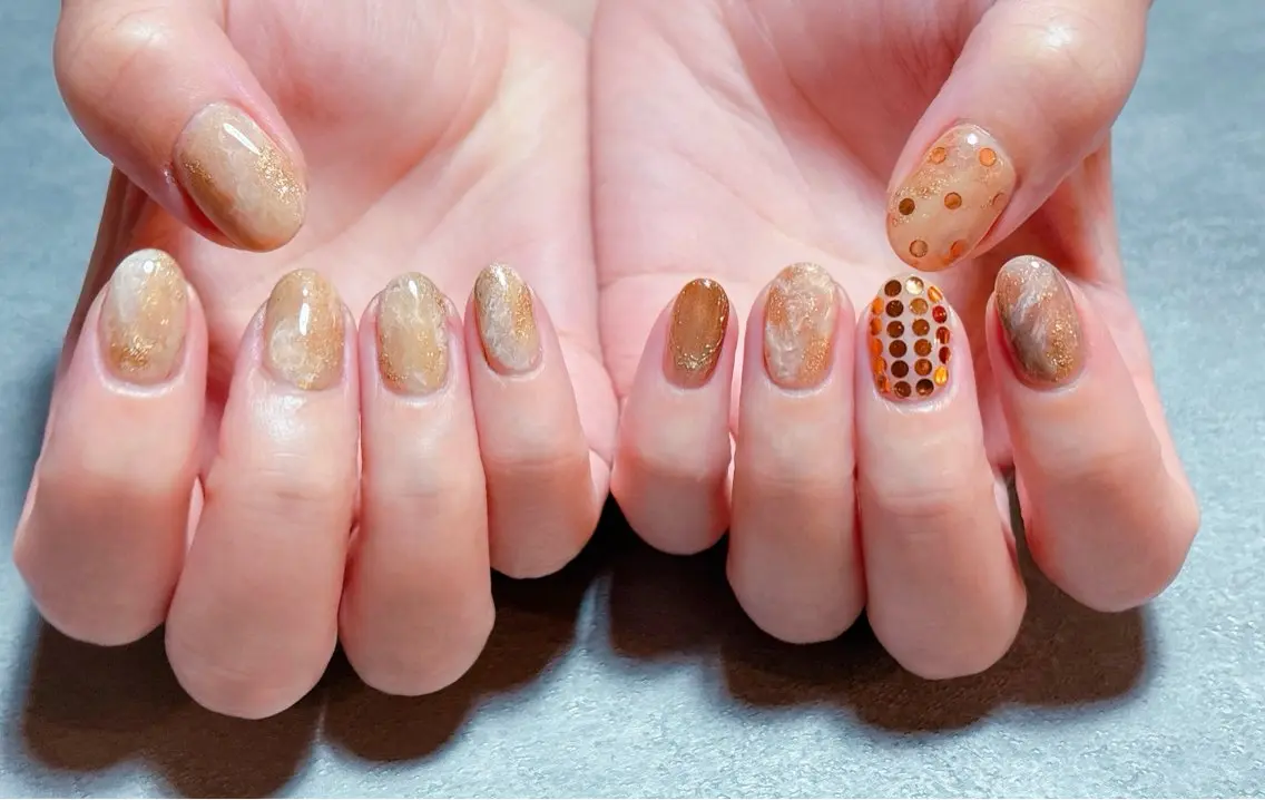 ネイル ブラウン ジェルネイル マグネットネイル ニュアンスネイル パラジェル ハンドネイル ハンドケア 💫ゆか_ Nailartistのネイルデザイン