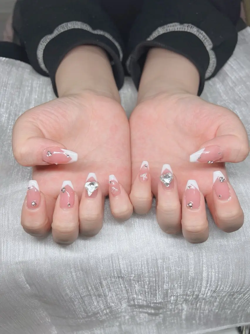ネイル オーロラネイル チークネイル 長さ出し フットネイル フレンチネイル ハンドネイル Lee Nails チップ長さだし専門店のネイルデザイン