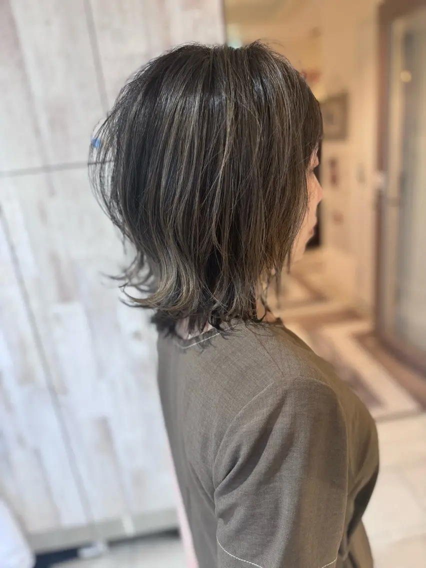 ミディアム カラー バレイヤージュ レイヤーカット ヘアカラー トリートメント 仙台×ブリーチ 斎藤相慶のヘアスタイル