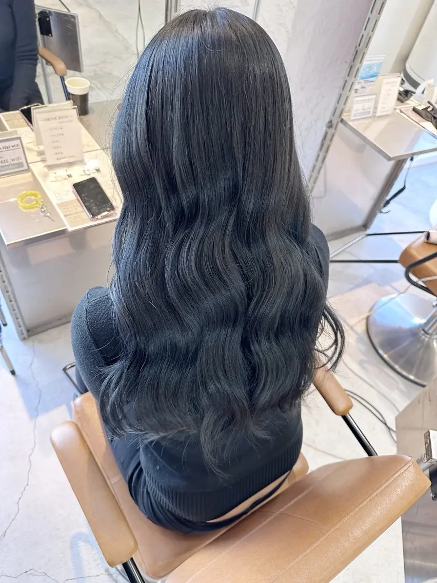 ロング カラー 黒髪 ブルーカラー ブルーブラック レイヤーブリーチ特化 ホワイト専門/岸のヘアスタイル