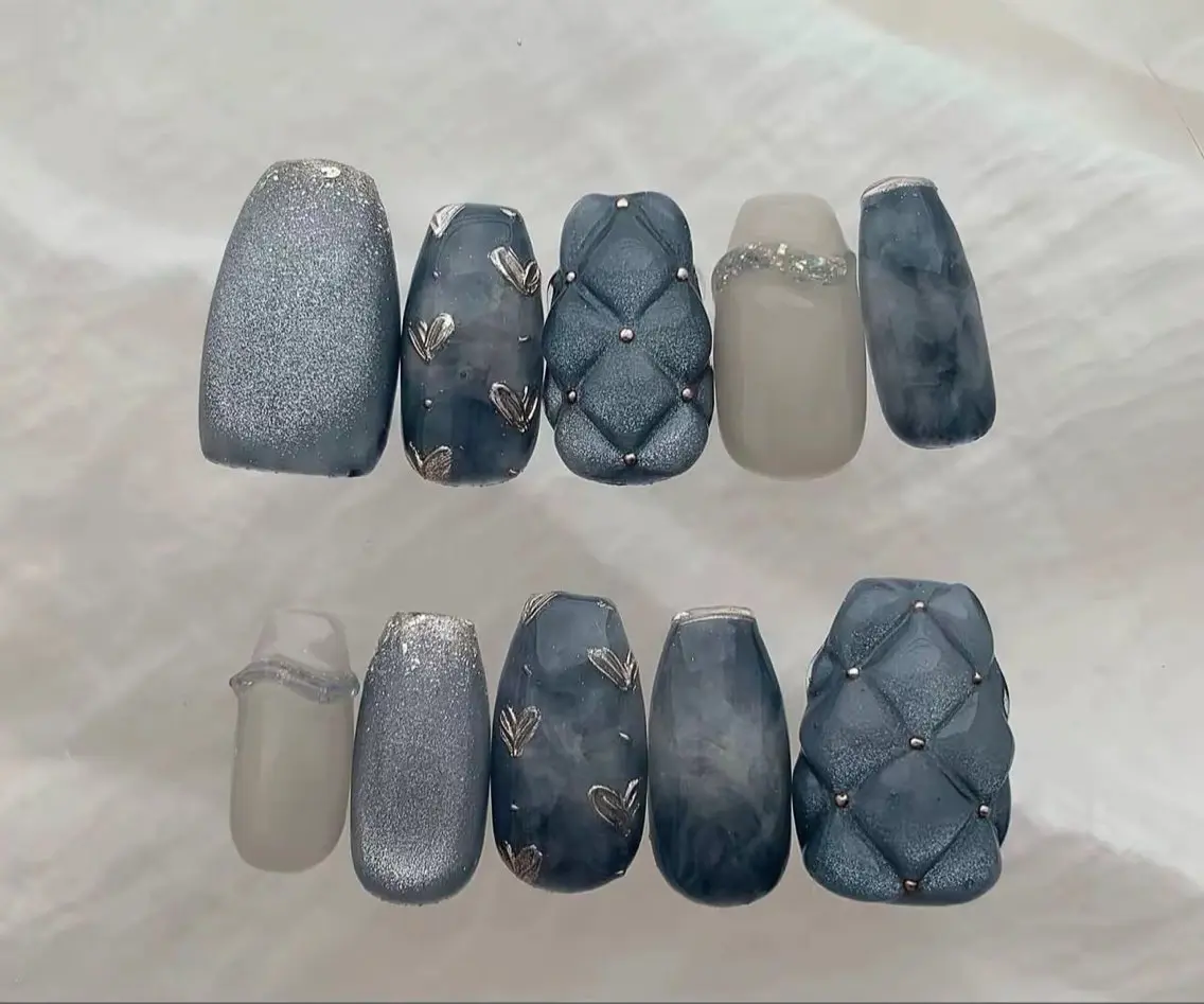 ネイル フレンチネイル ジェルネイル マグネットネイル 持ち込み ニュアンスネイル NiJi Nailsのネイルデザイン