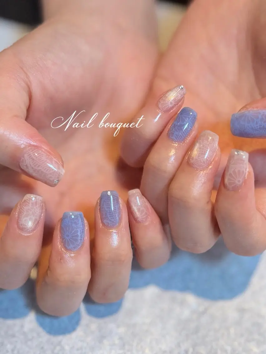 ネイル カジュアル ドット フラワーネイル フレンチネイル キラキラネイル ハンドネイル Nail bouquetのネイルデザイン