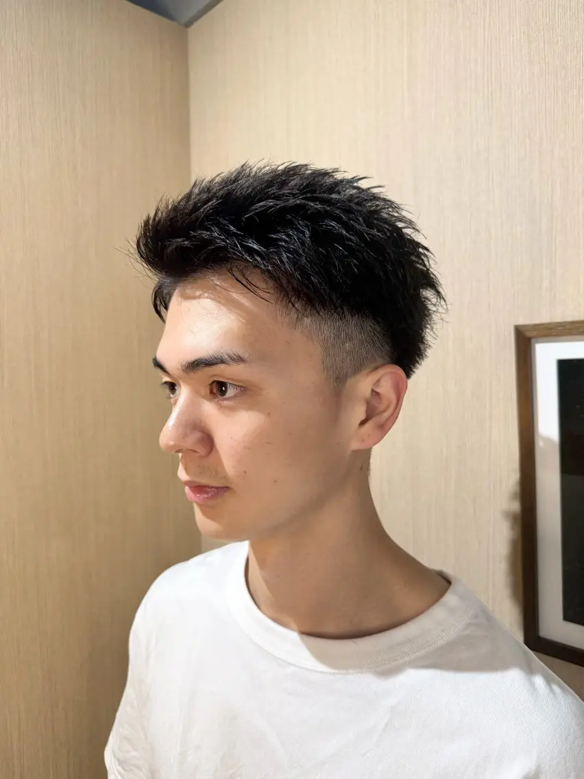 ショート メンズ アップバング ビジネス フェードカット 刈り上げ カット 吉岡 三四朗のヘアスタイル