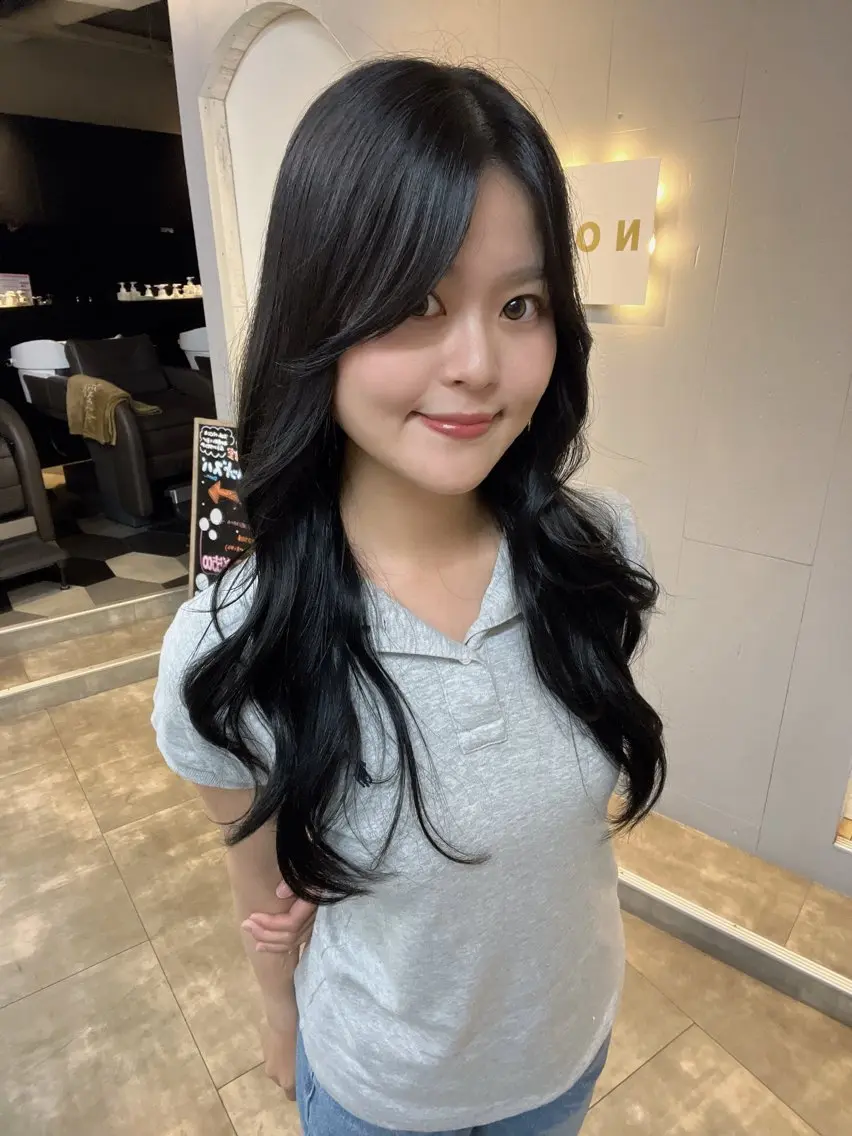 カラー 黒髪 ナチュラルブラック 村井 湖奈のヘアスタイル