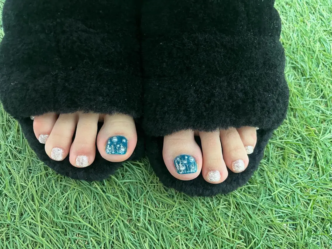 ネイル ブルー クリアネイル シルバー フットネイル Bianca TORII🌞のネイルデザイン