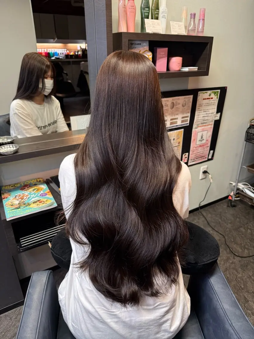 ロング ヘアカラー 奴賀 詩のヘアスタイル