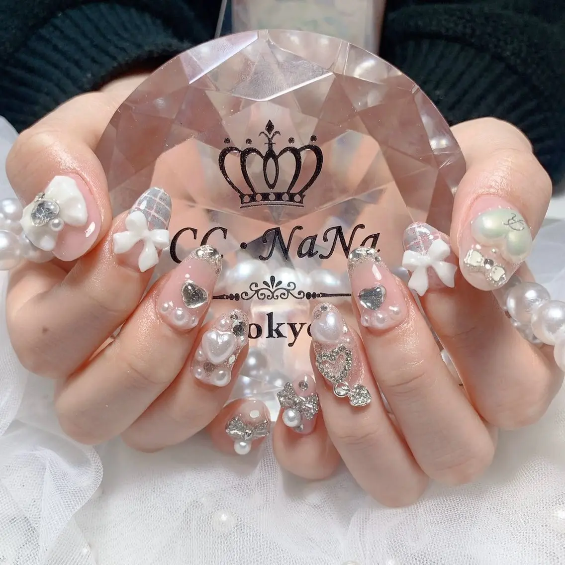 ネイル ホワイト ハンドネイル 💎CC・NaNa 韓国風ネイル🌙Cのネイルデザイン