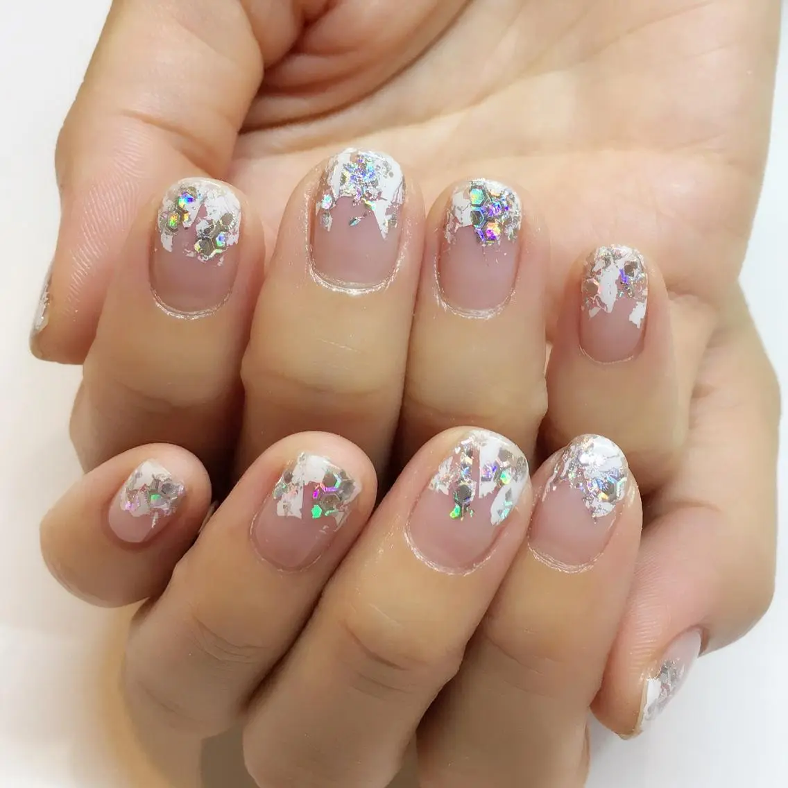 ネイル アートネイル オーロラネイル キラキラネイル シルバー ホワイト nail salon Soeurのネイルデザイン