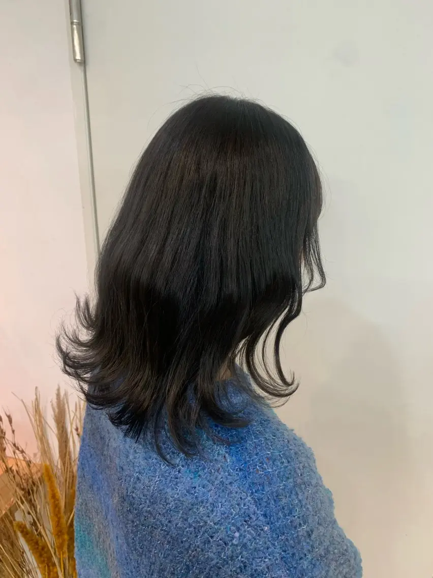 ミディアム アッシュ アッシュグレー アッシュグレージュ 室谷 ゆりあのヘアスタイル