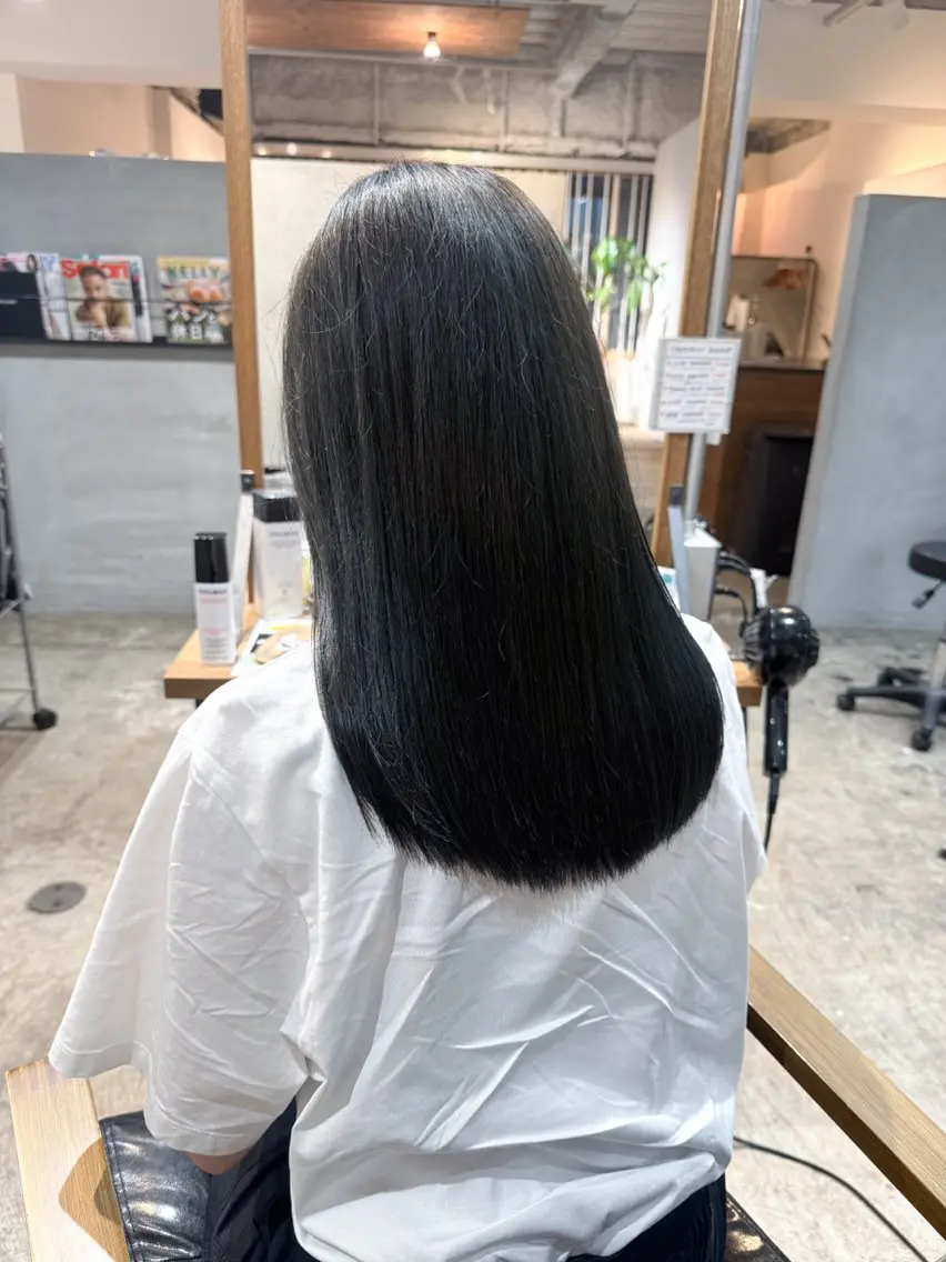 セミロング カット ヘアカラー 宮原 愛果のヘアスタイル