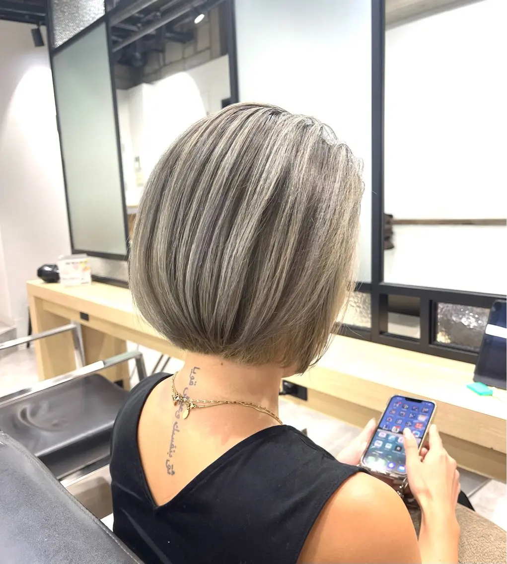 ショート カラー ブリーチ ヘアカラー トリートメント 白髪ぼかしハイライト バレイヤージュヤマトのヘアスタイル