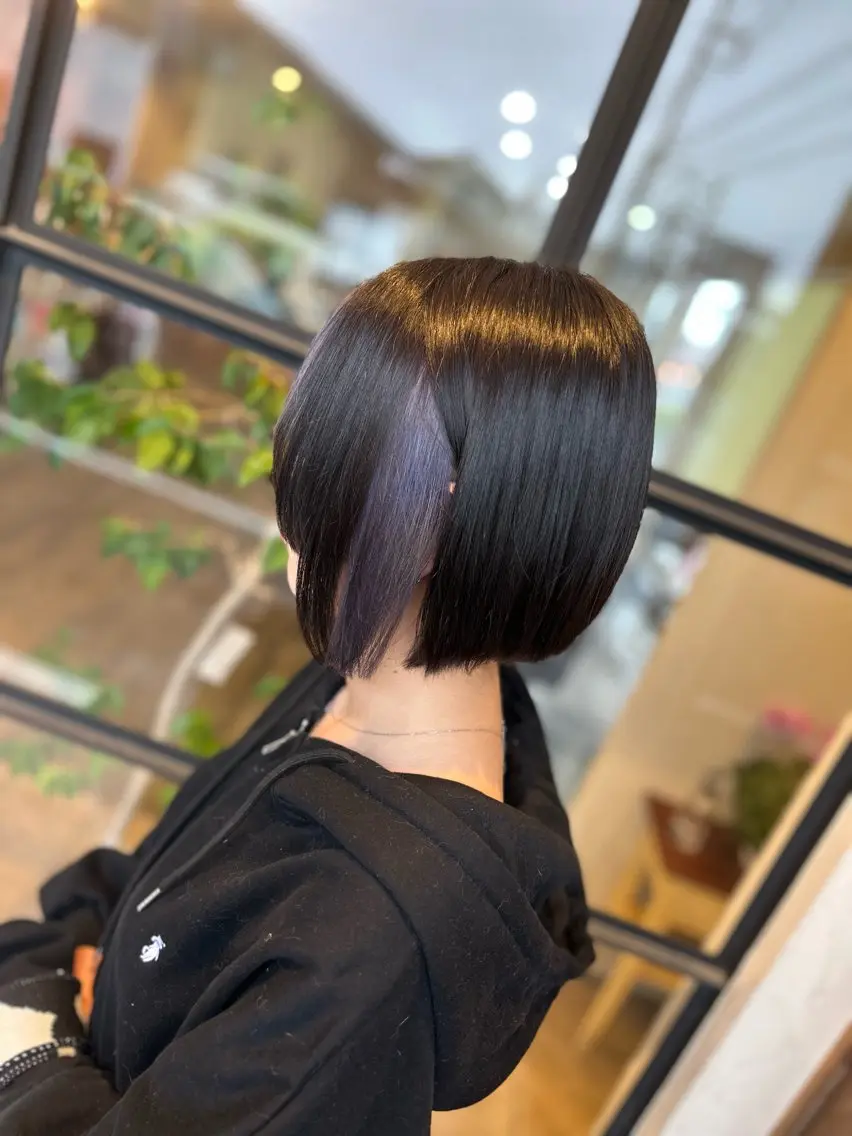 ショート カラー 前下がりボブ アッシュ ブリーチ インナーカラー ラベンダーカラー カット ヘアカラー 井上 花音のヘアスタイル
