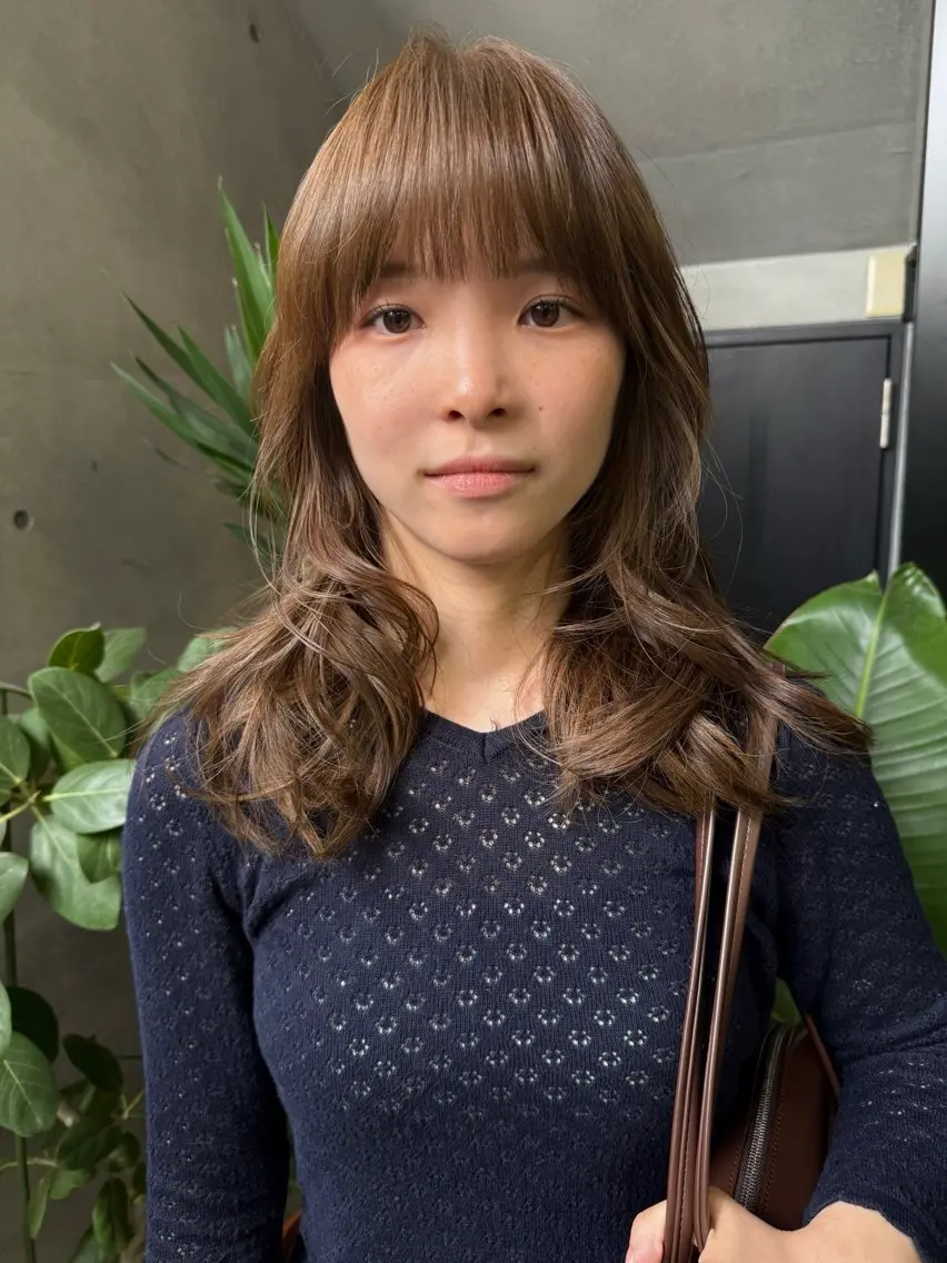 ミディアム ミディアムレイヤー ラベンダーブラウン ハッシュカット かきあげバング レイヤーカット カット ヘアカラー レイヤーカット\ウル フ　chinatsuのヘアスタイル