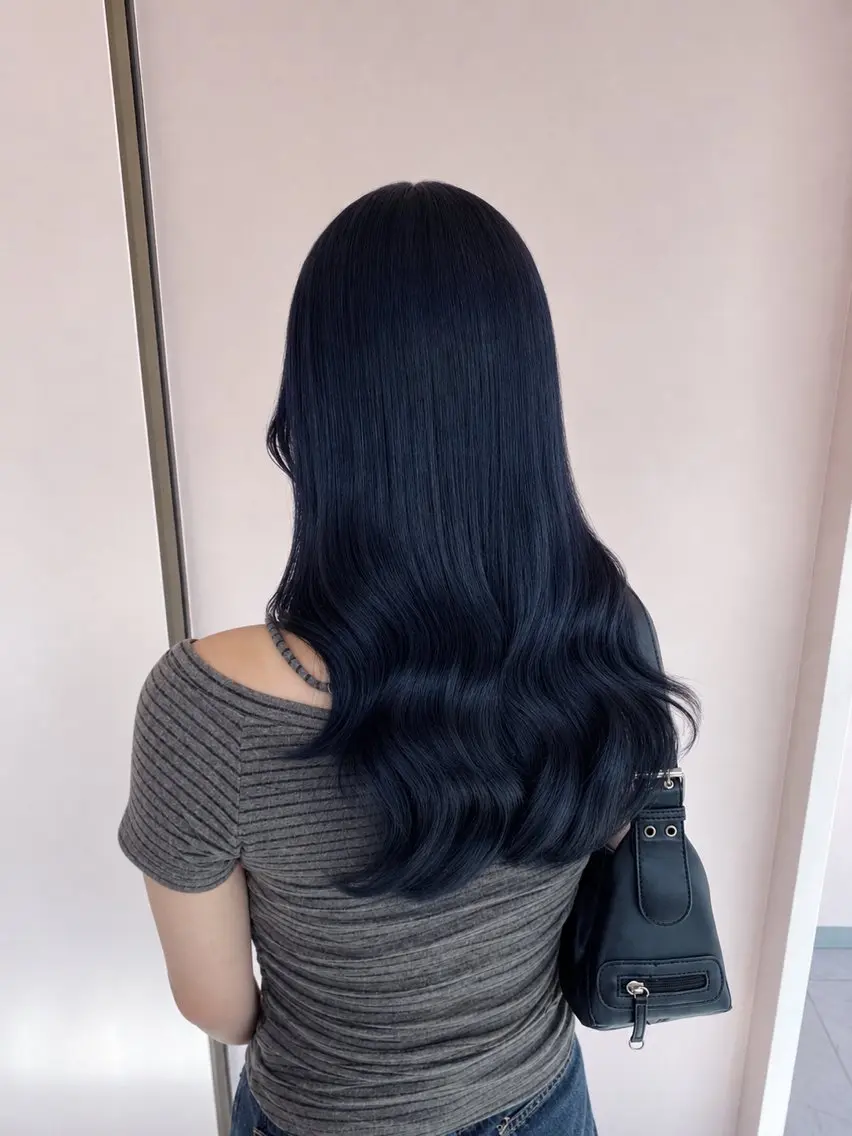 セミロング カラー ブリーチ ブルーカラー ネイビーカラー ヘアカラー トリートメント ヘアセット 楓🦋韓国系レイヤー / 透明感カラー🤍のヘアスタイル