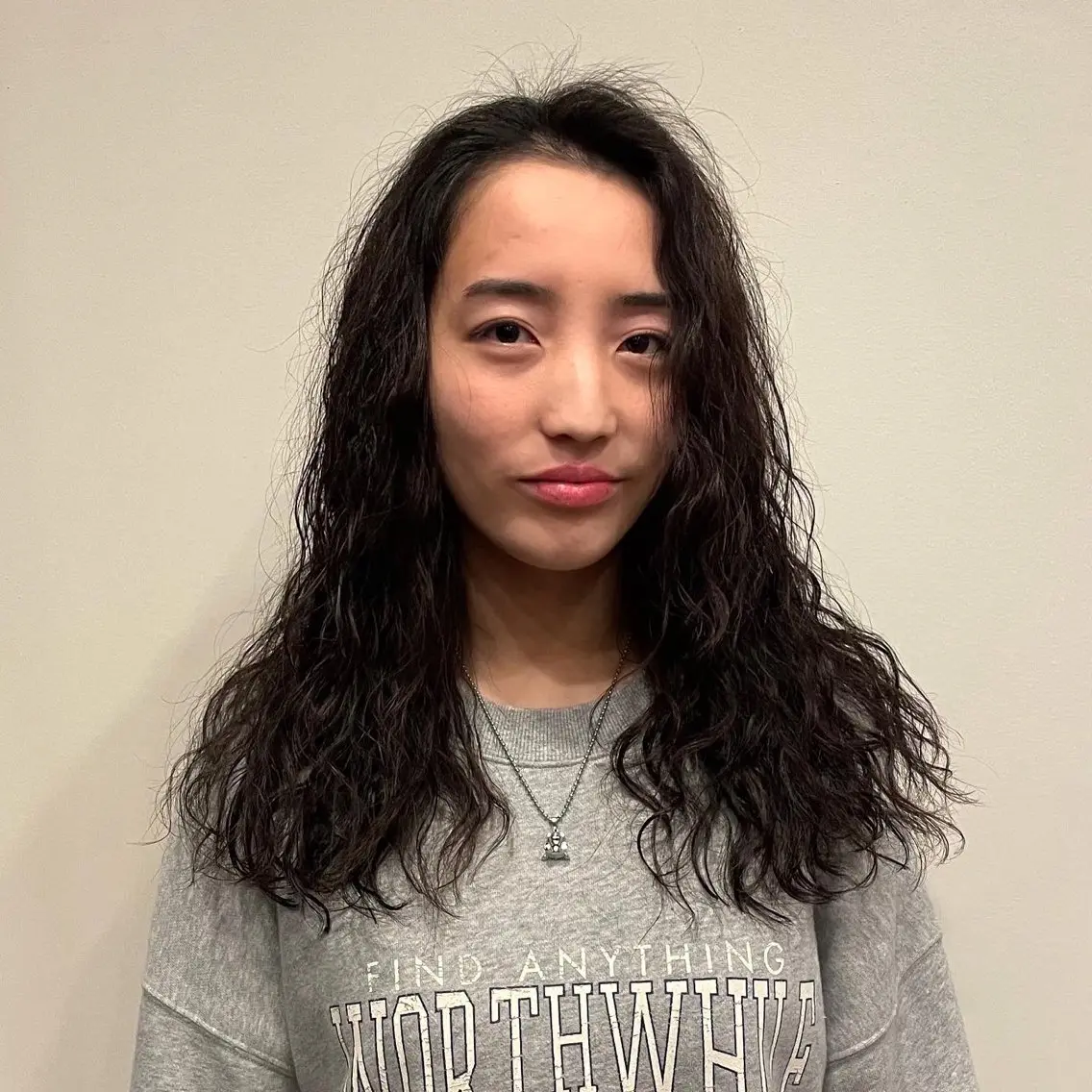 ロング パーマ ヤスダ ホノカのヘアスタイル