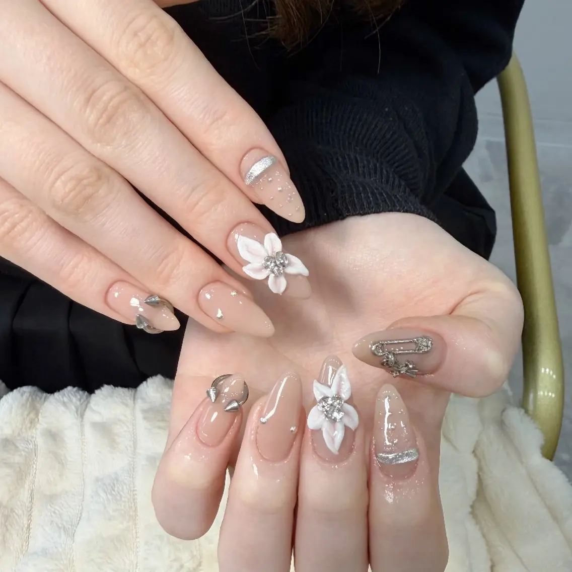 ネイル チークネイル フレンチネイル ジェルネイル ガーリー キラキラネイル ハンドネイル UM Nail Salonのネイルデザイン