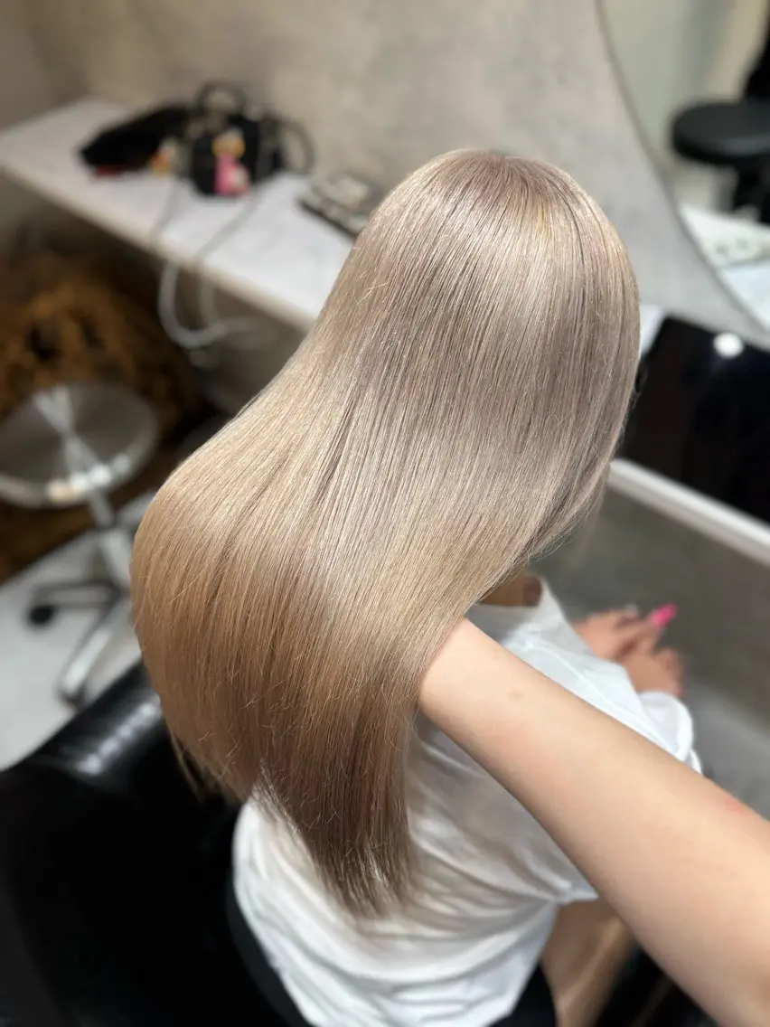 ロング カラー ベージュカラー 透明感カラー ハイトーンカラー ホワイトベージュ ヘアカラー 岡山ハイトーン/ 透明感カラー/赤木雅のヘアスタイル