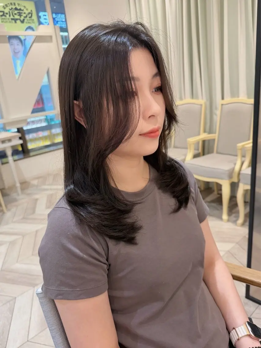 ミディアム カラー ミディアムレイヤー 透明感カラー グレージュ イルミナカラー レイヤーカット カット ヘアカラー トリートメント 小顔レイヤー/ ベージュ🤍Rieのヘアスタイル