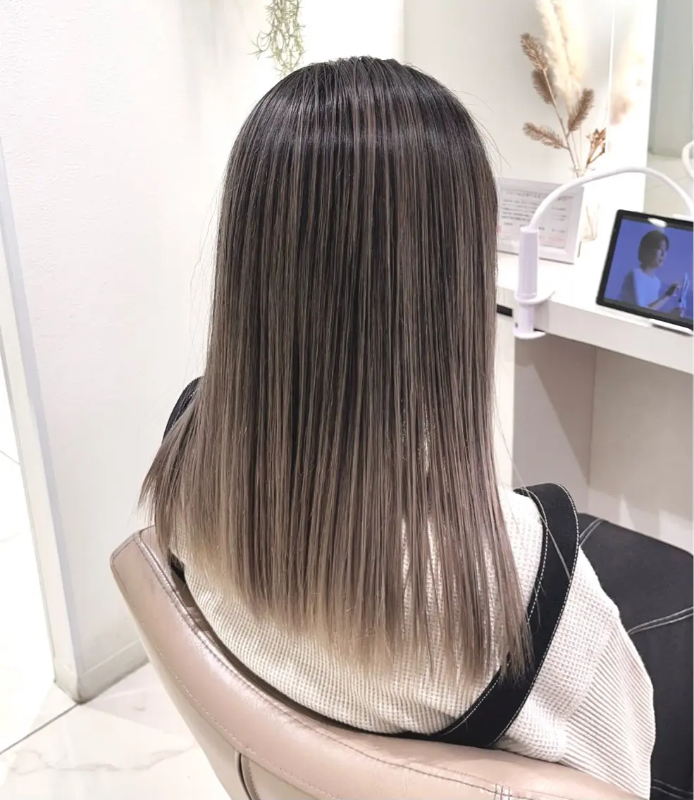 セミロング カラー バレイヤージュ ベージュカラー グレージュ ハイライトカラー ミルクティーベージュ ヘアカラー トリートメント 大宮/バレイヤージュ 髪質改善/澤田隆誠のヘアスタイル