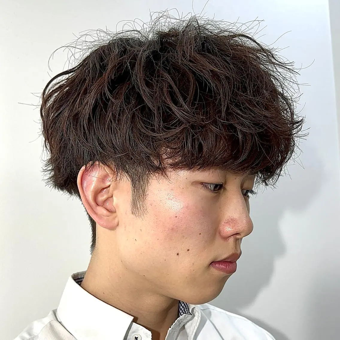 ショート パーマ メンズ メンズパーマ 波巻きパーマ 黒須 蓮太のヘアスタイル